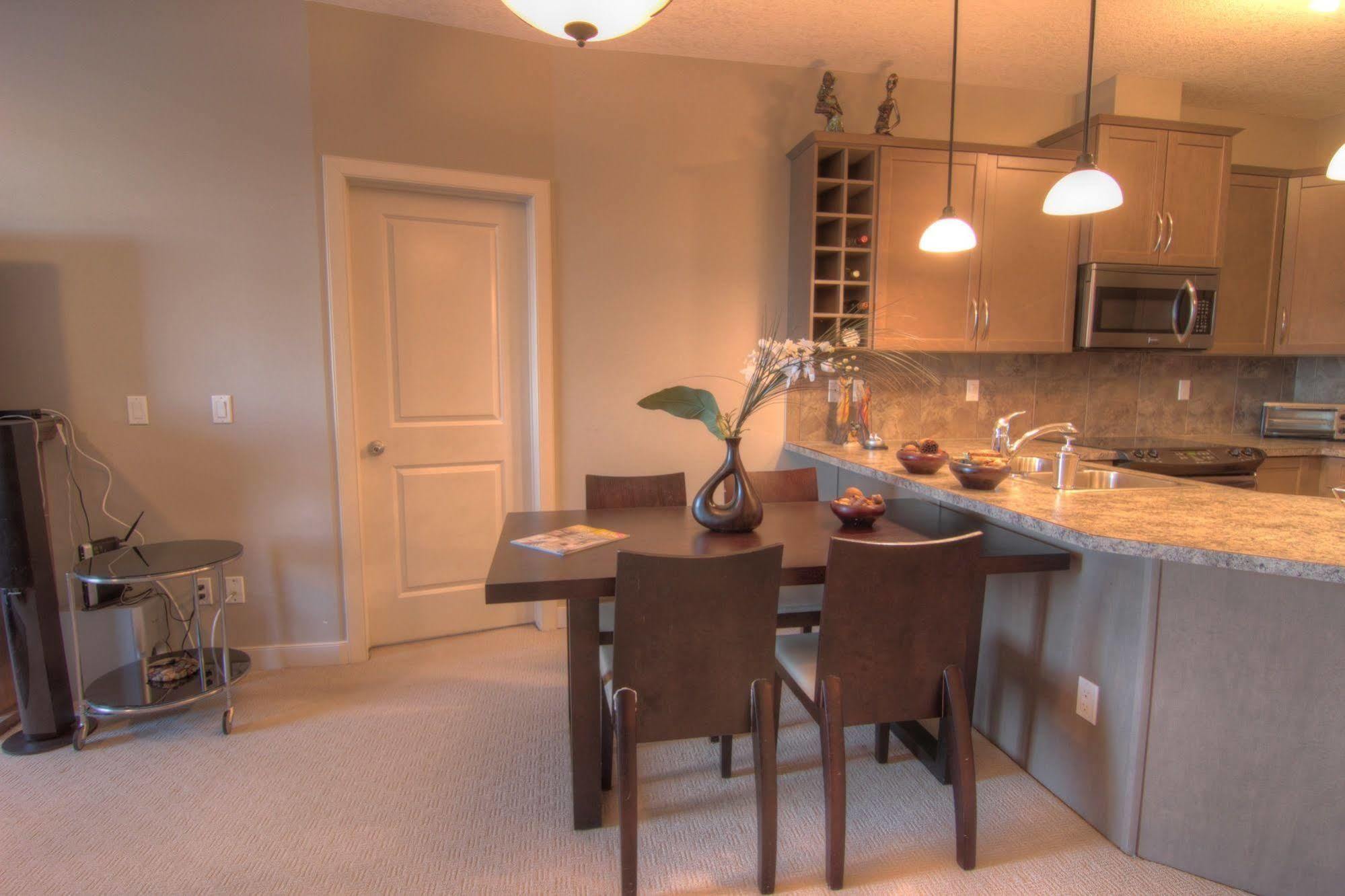 Pinnacle Inn & Suites Aspen Calgary Luaran gambar