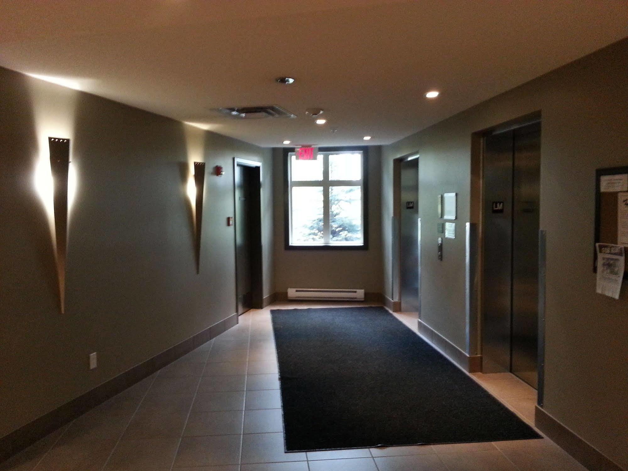 Pinnacle Inn & Suites Aspen Calgary Luaran gambar